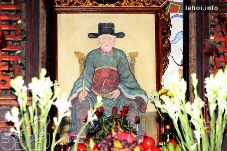 Chân dung anh hùng dân tộc Nguyễn Trãi trong đền