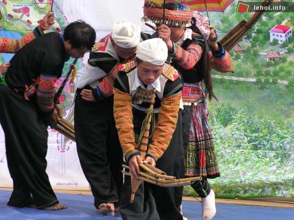 Chiếc khèn là một loại nhạc cụ không thể thiếu của người Mông ở Hà Giang