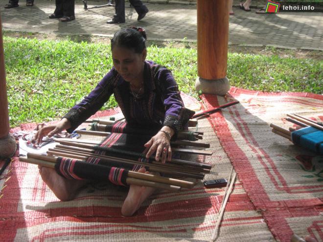 Festival nghề là nơi hội tụ tinh hoa nghề Việt.