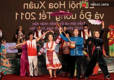 Chương trình văn nghệ tại lễ hội hoa Xuân và Đồ uống Tết năm 2011