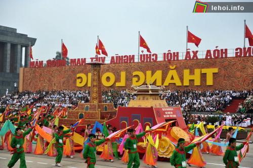 Bên cạnh đó, dịp đại lễ có rất nhiều chương trình, công trình xã hội hoá được doanh nghiệp, nhân dân ủng hộ, như các quà tặng, bức tranh con đường gốm sứ, …
