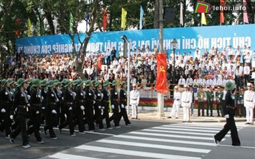 Diễu binh, diễu hành tại lễ kỷ niệm 35 năm Giải phóng miền Nam, thống nhất đất nước tại Tp.HCM.