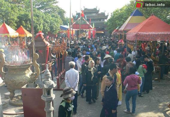 Hàng ngàn người tham dự lễ hội chùa Minh Khánh