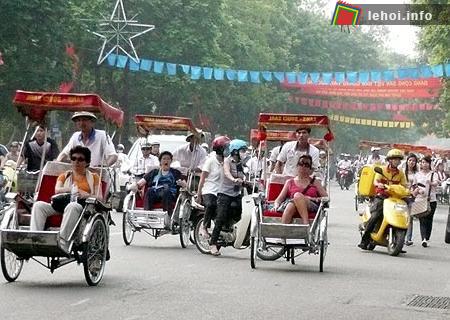 Hơn 1,7 triệu lượt khách quốc tế đến với thủ Hà Nội trong dịp Đại lễ 1000 Thăng Long.