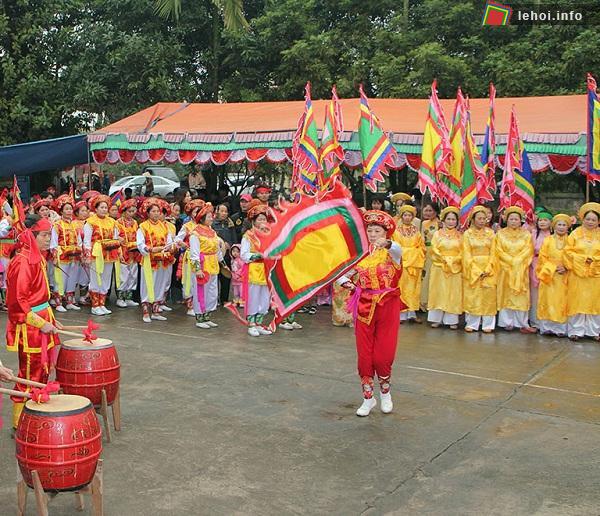 Lễ hội làng Đông Dư diễn ra sôi nổi
