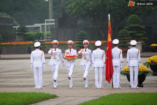 Lễ thượng cờ diễn ra trong không khí trang nghiêm