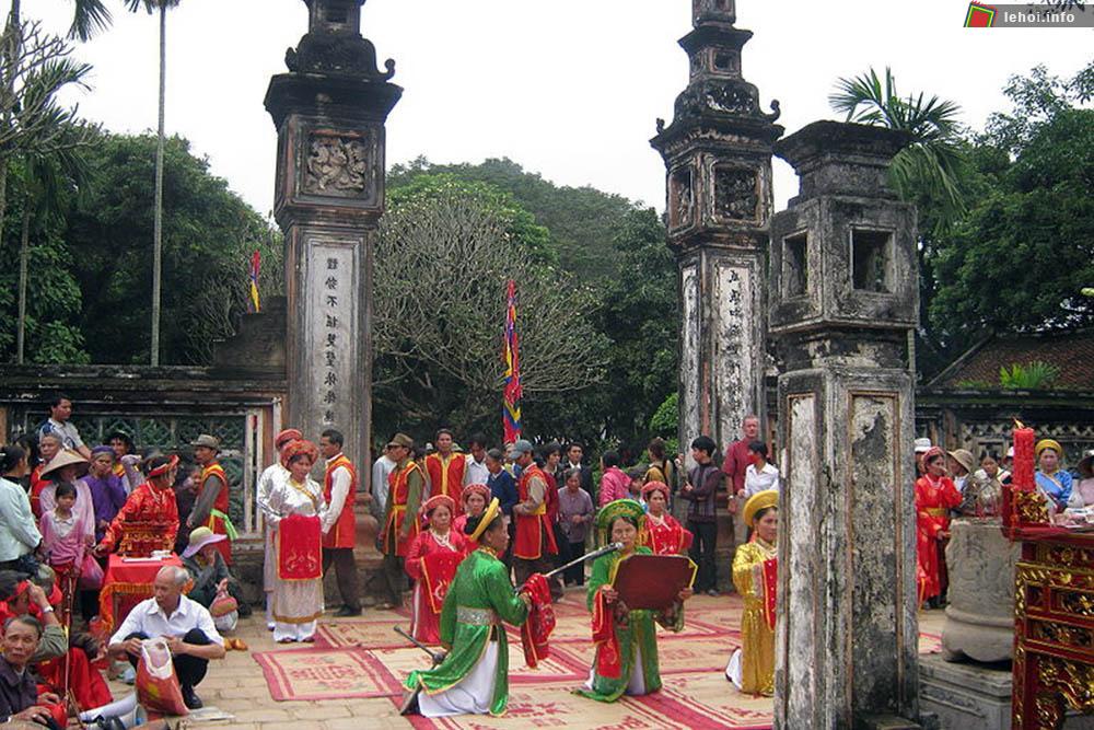 Một nghi lễ trong Lễ hội đền Cuông ở Nghệ An