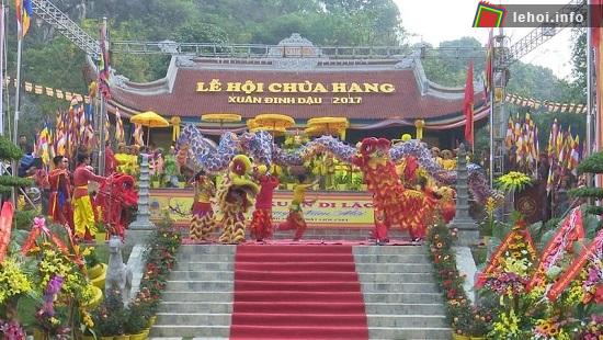Hình ảnh chùa Hang trong mùa lễ hội năm 2017