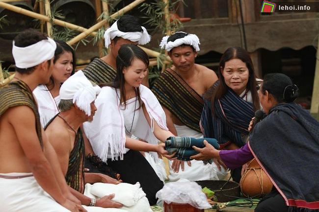Lễ hội bắt chồng người Chu Ru là phong tục cưới hỏi độc đáo ở Việt Nam