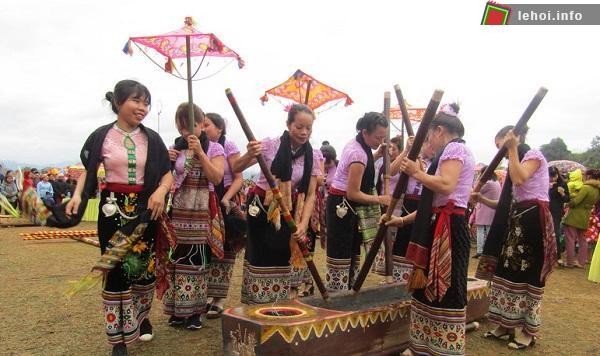 Lễ hội Hang Bua 2018 thu hút đông đảo người dân và du khách tham gia