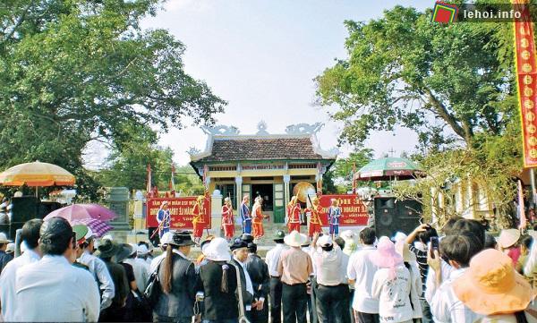 Lễ hội đền Lê Thành Phương thu hút hàng nghìn người tham gia
