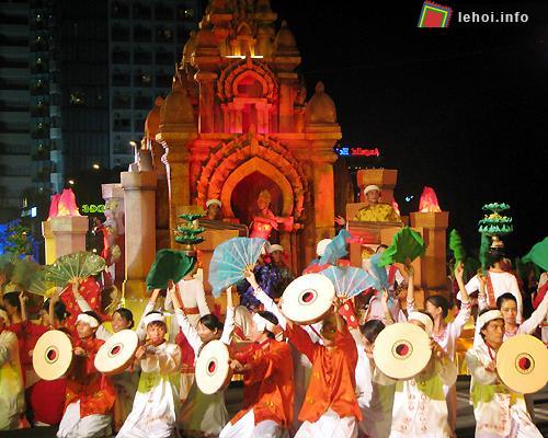 Lễ hội Tháp Bà Ponagar diễn ra trong không khí tươi vui