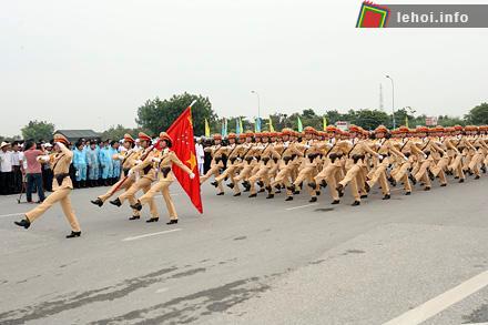 Các chiến sỹ CSGT duyệt binh