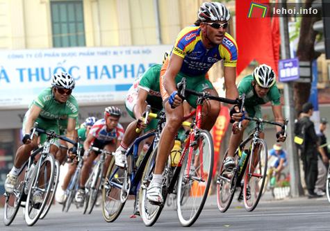 Ngày 9/10/2010 tổ chức đua xe đạp xuyên Việt quốc tế xung quanh hồ Hoàn Kiếm