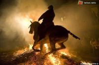 Ảnh Lễ hội nhảy vào lửa cầu may mắn tại Tây Ban Nha