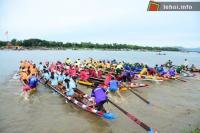 Ảnh Sôi động Lễ hội đua thuyền truyền thống tại Thừa Thiên Huế