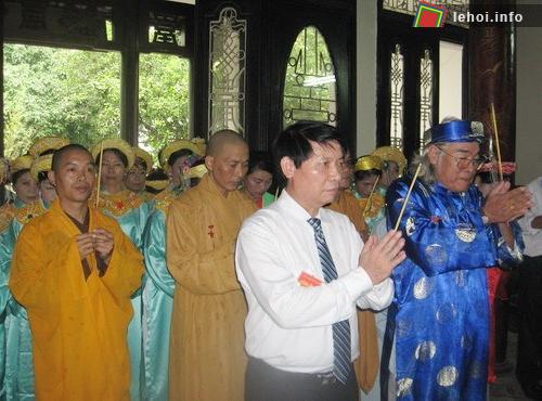Lễ dâng hương tại nhà thờ Tổ