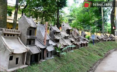 Mô hình thu nhỏ của phố cổ Hà Nội làm từ đất nung